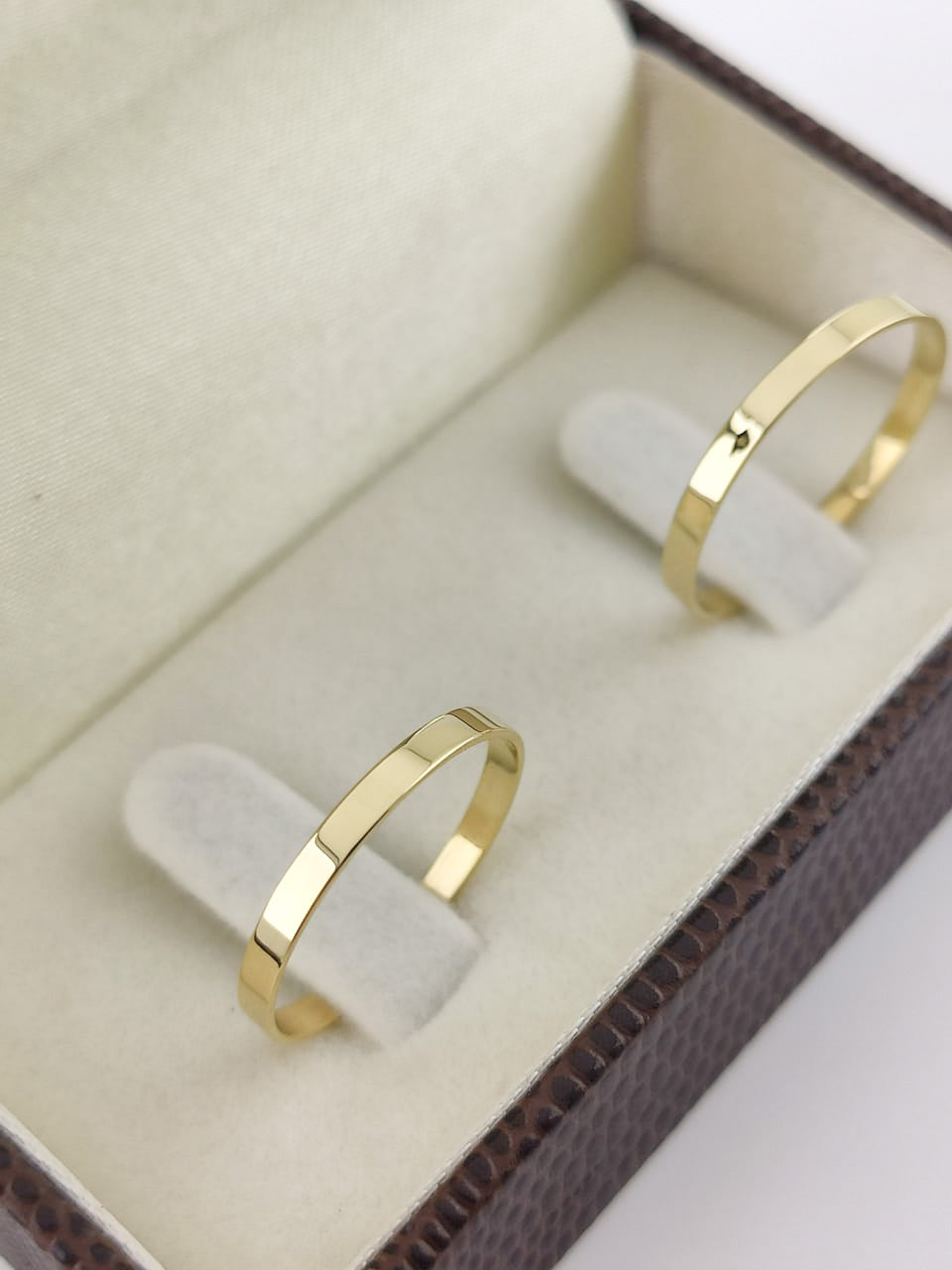 Aliança Ouro Amarelo Reta 2 mm
