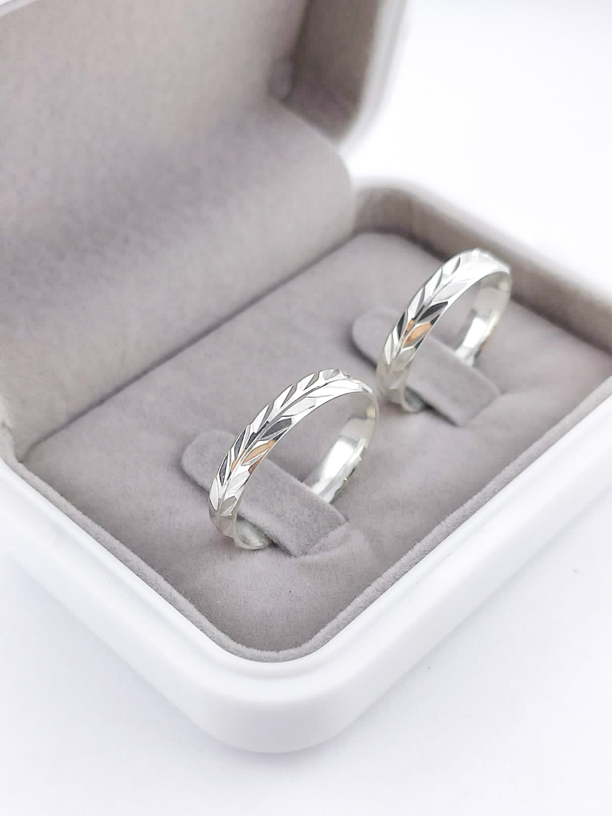 Par Aliança Prata 925 com 4 mm Diamantadeira