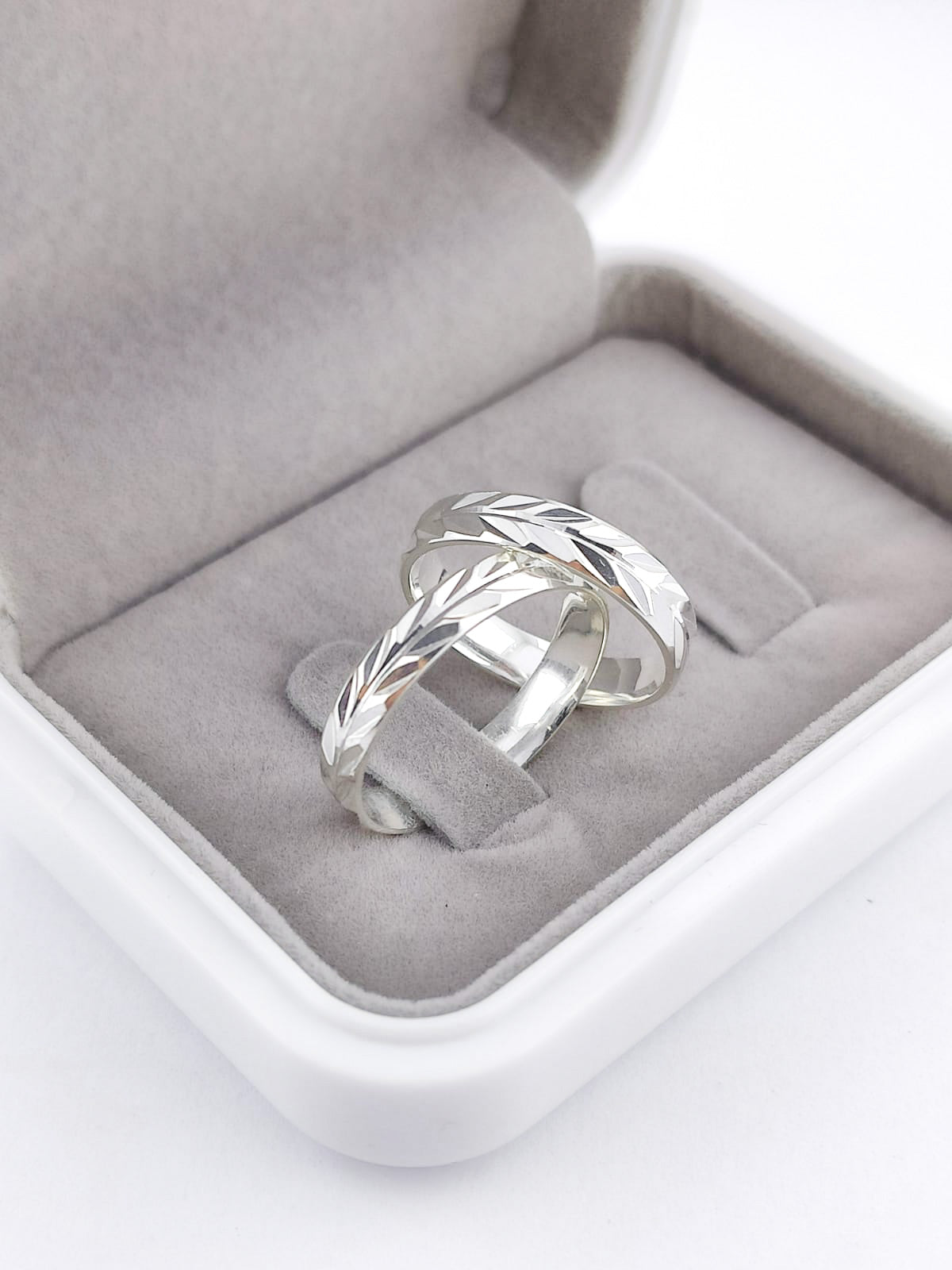 Par Aliança Prata 925 com 4 mm Diamantadeira