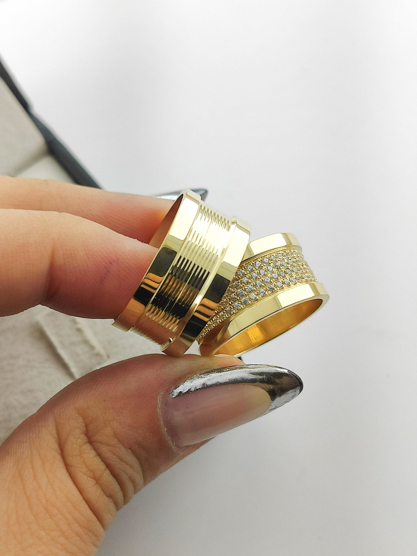 Par Aliança Ouro Amarelo e Diamantes Troya 10 mm
