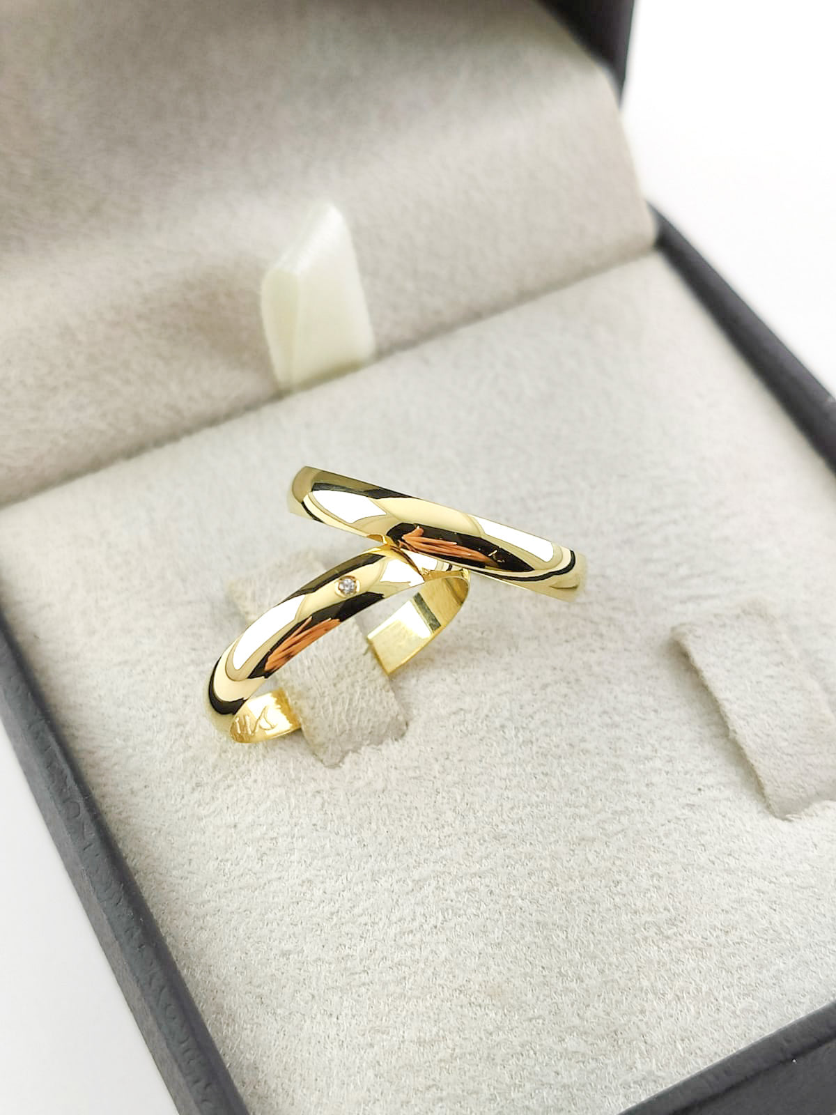 Par Aliança Ouro Amarelo e Diamante Tradicional 3 mm