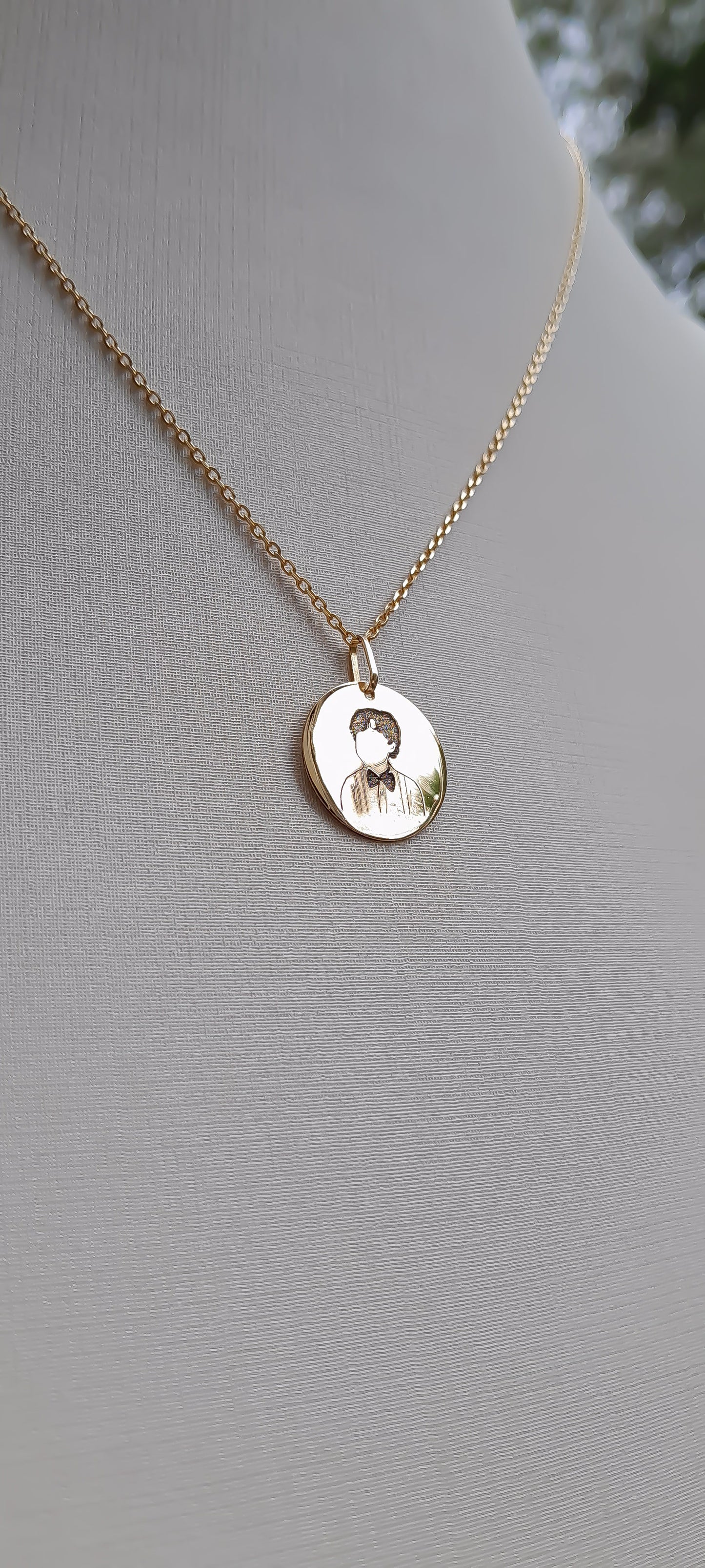 Colar com Pingente Redondo Ouro 18K Personalização a Laser Traços de Afeto