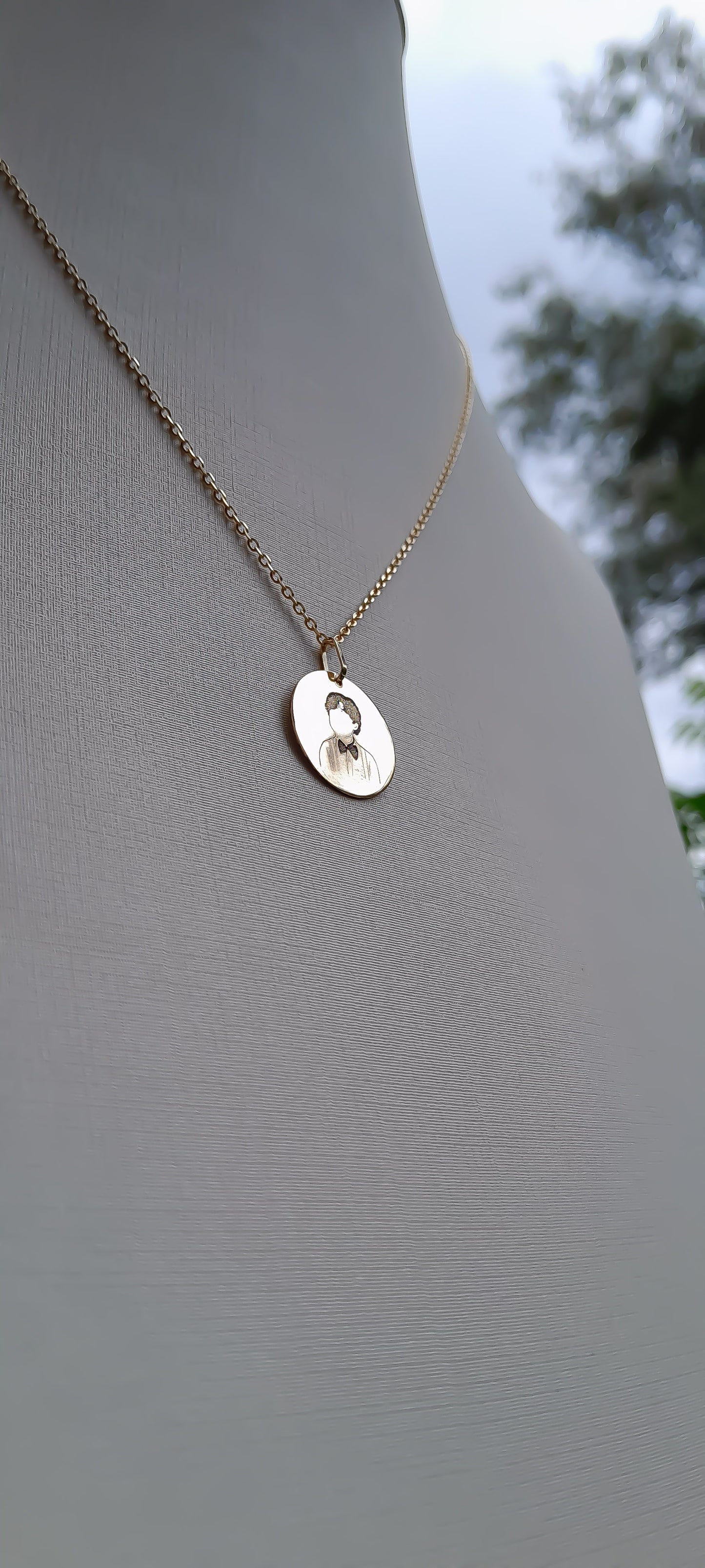 Colar com Pingente Redondo Ouro 18K Personalização a Laser Traços de Afeto