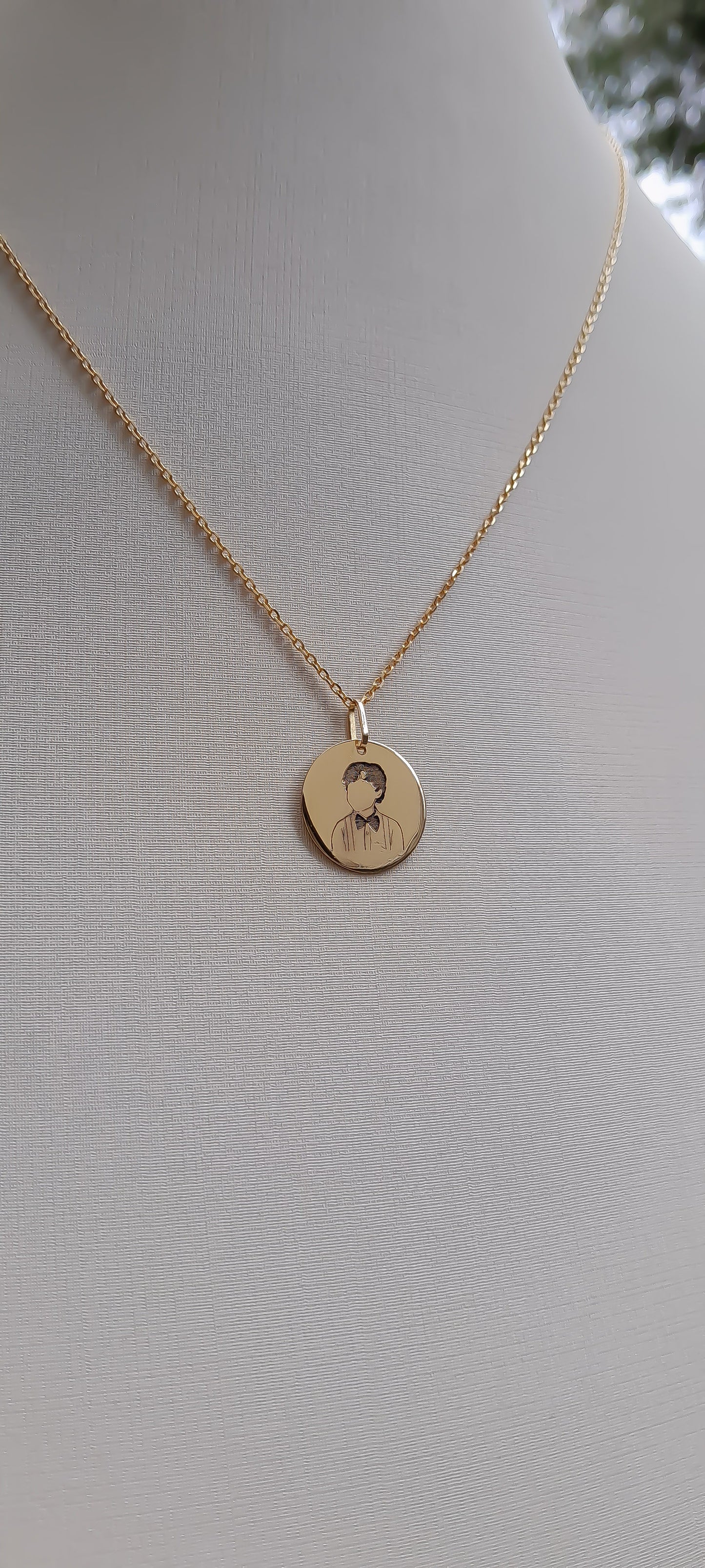 Colar com Pingente Redondo Ouro 18K Personalização a Laser Traços de Afeto