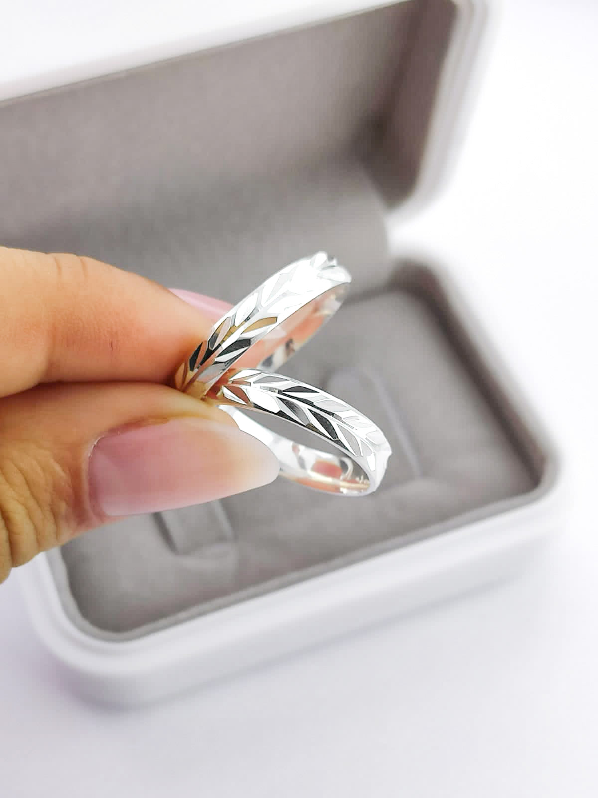 Par Aliança Prata 925 com 4 mm Diamantadeira
