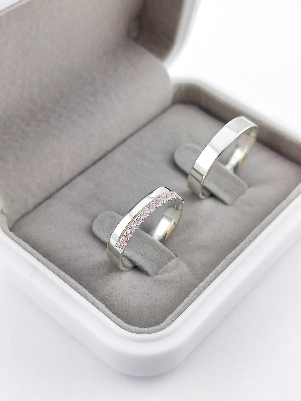 Par Aliança Prata 925 com 4 mm Cravejada Friso