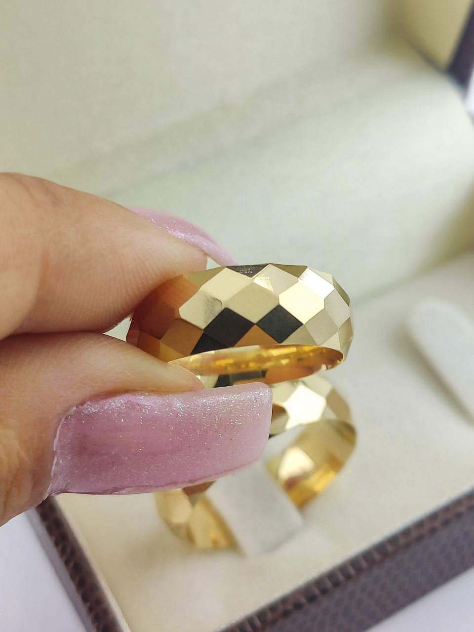Aliança Ouro Amarelo Facetada 8 mm