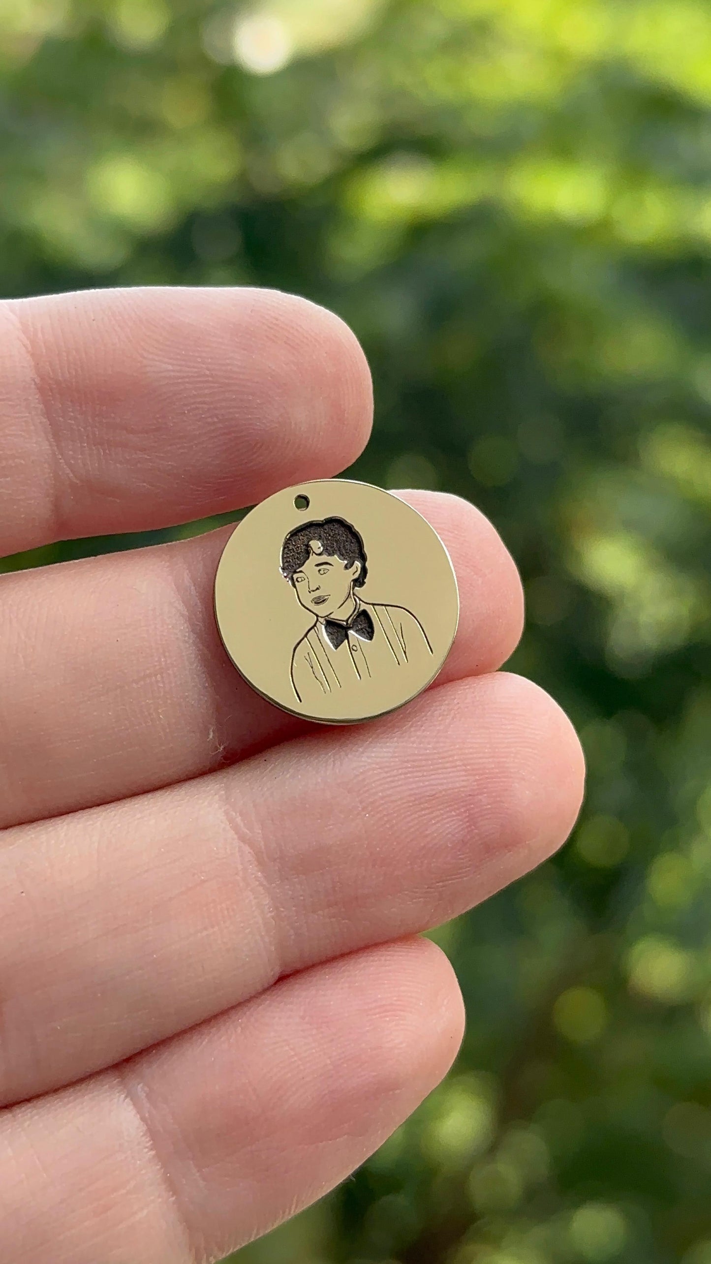 Colar com Pingente Redondo Ouro 18K Personalização a Laser Traços de Afeto
